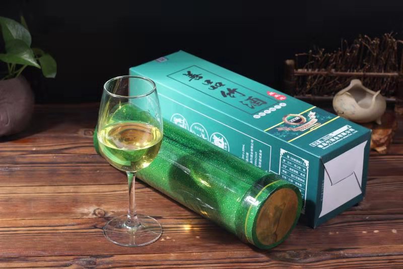 網(wǎng)紅竹筒酒是怎樣倒酒進(jìn)去